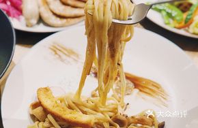 Liver Mushroom Sauce Beef Sausage with Flat Pasta