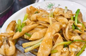 Stir-fried Bamboo Clams with Ginger and Scallion