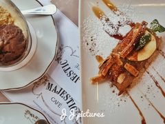 -Majestic Café