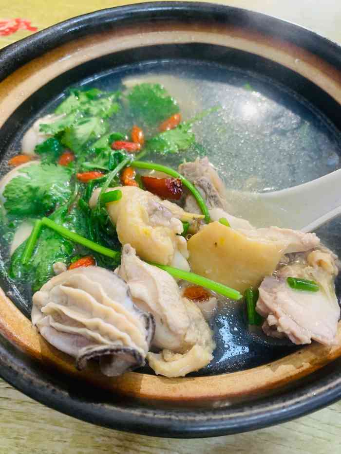 生蚝鸡汤馆-"环境很普通 但是汤是贼好喝 很新鲜 位置.