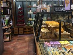 面包甜点陈列柜-东南饼庄(南昌市卫生学校住宅区店)