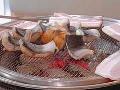 -围炉肉舍•炭烤活鳗•丹东海鲜烤肉(步行街店)