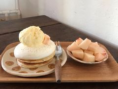 桃酱鲜奶松饼-春风十里咖啡馆
