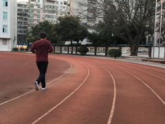 -燕子岗体育场