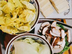 -毛辣果·贵州红酸汤牛肉火锅(西单店)