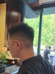-东方先生国潮男士理发馆