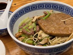 芹菜牛肉面-沪西老弄堂面馆(定西路店)