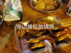 旁边摊位的烧烤-老五鸡丝豆花面粉(瑞金北路68号院店)