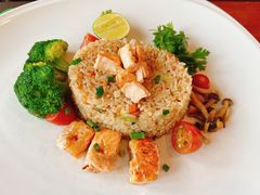-Chom Cafe and Restaurant
