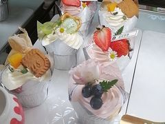 -花花卷卷·鲜食蛋糕(泉屋店)