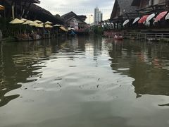 -席娜卡琳火车铁道夜市