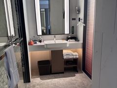 -维也纳酒店(华为广州研发中心罗冲围店)