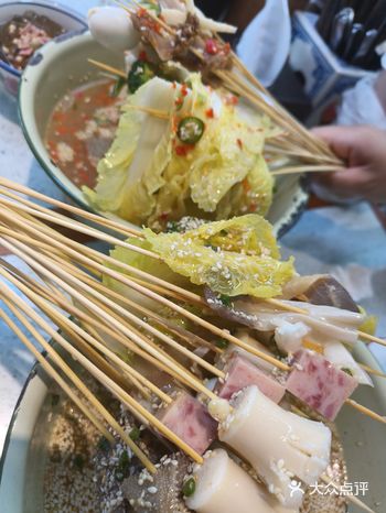 每一根串都饱满多汁，搭配秘制汤底，简直是绝配！
