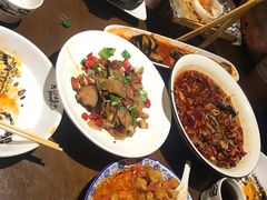 -东口码头·烧鸽子·鱼头泡饼·地方菜(金鹰悦城店)