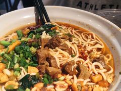 -爆炸头阿姨小四川正宗川味小吃(无任何分店)