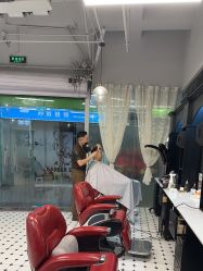 -老男孩男士理容馆·理发·烫染·修面