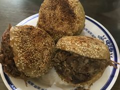 烧饼夹烧牛羊肉-老爆肚满五香烧牛羊肉
