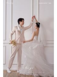 -雪中彩影婚纱摄影·微光艺术中心