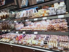 面包甜点陈列柜-巴黎贝甜·生日蛋糕(杭州文二路店)