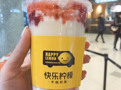 草莓半熟蛋糕四季春牛奶茶-快乐柠檬happylemon(日月光店)