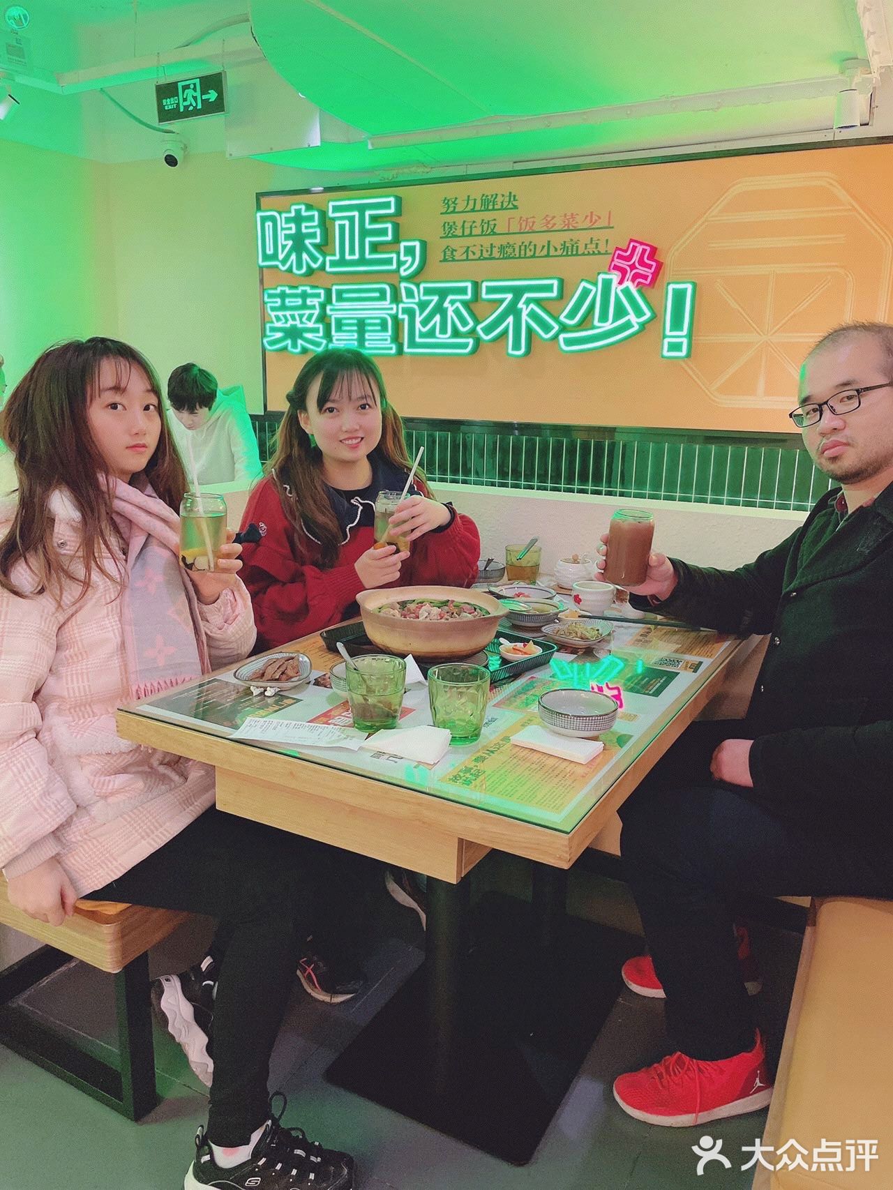 米其林同款煲仔饭，一整面黄金锅巴[亲亲][亲亲]
