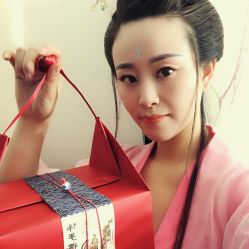 妆容和包装盒很配哟！-盘子女人坊古装写真摄影(南京总店)