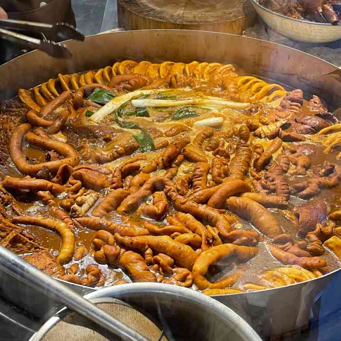 门框胡同百年卤煮(前门店)-"秋冬 真的需要一碗热喷喷的卤煮了 熟悉.