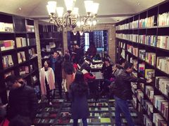 -钟书阁(松江泰晤士小镇店)