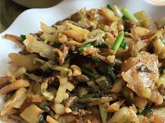 咸菜炒山坑鱼仔-荔枝红五号农庄