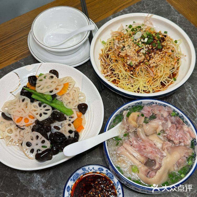 成都土著都心心念念的蹄花，巨巨巨好吃！