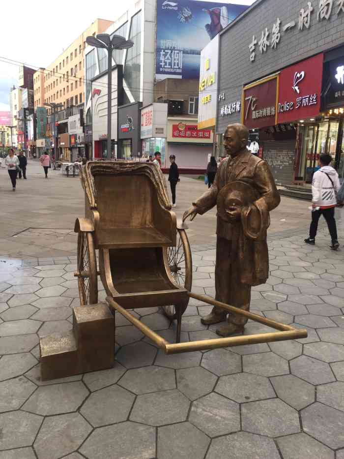 是吉林的商业中心,现在看起来河南街规模略小,至少和其他城市的比起来