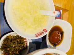老长沙糖油粑粑-呷佬·长沙手工米粉(金沙江路店)