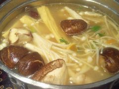 杂菇煲-壹只卤鹅·潮汕菜(莲塘店)