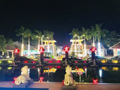 -亚龙湾亚泰商业街