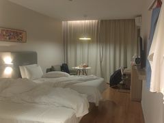 -汉庭(上海虹桥路地铁站店)
