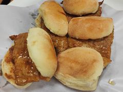 一口猪扒包-下环街市熟食中心