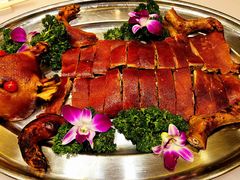 脆皮乳猪-名苑皇宫酒家(来魅力壁画村店)