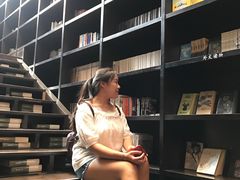 -钟书阁(松江泰晤士小镇店)