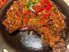 香辣铁板鲫鱼（焦香）-串盟烧烤大排档·长沙美食地标(星沙店)
