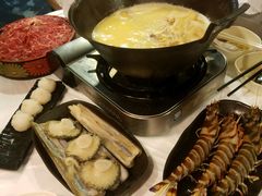 -鲜入围煮花胶鸡海鲜火锅