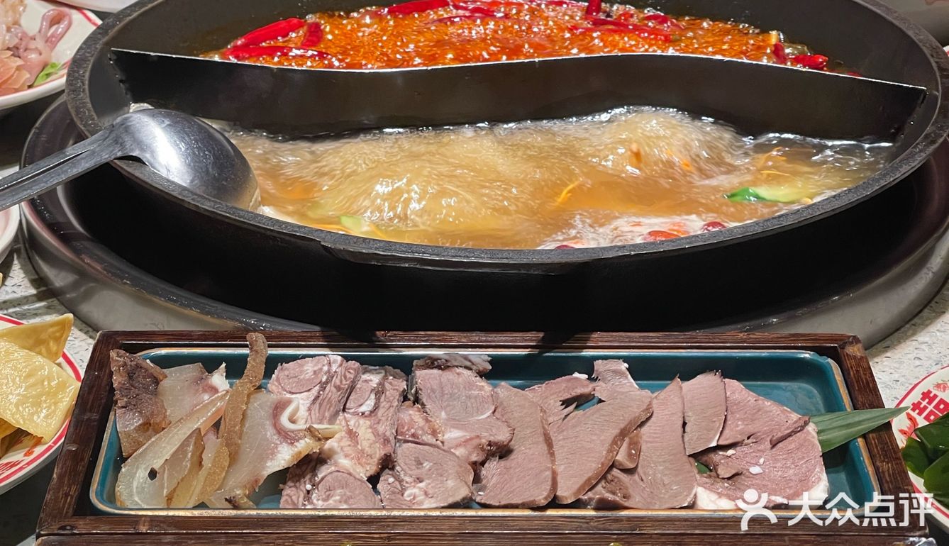 来重庆吃的第一顿火锅!