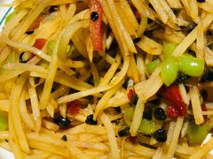 皱皮椒土豆丝-云海肴·汽锅鸡·云南菜(高德置地店)