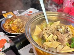 -满格嗦新疆椒麻鸡火锅.炒米粉(川大江安校区店)