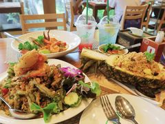 -Chom Cafe and Restaurant