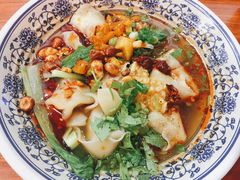 红油抄手-爆炸头阿姨小四川正宗川味小吃(无任何分店)