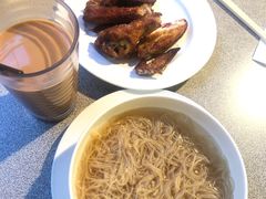 烧鸡翼蛋面-甜甜咖啡屋