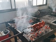 -黄记四更烤乳猪店