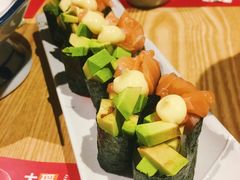 三文鱼牛油果军舰-鱼民·现造寿司(育德店)