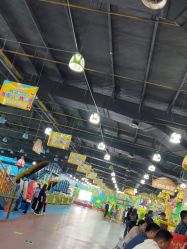 -维佳童话镇演出现场(徐东店)