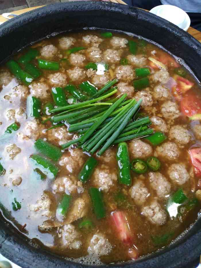 土砂锅豆汤肉圆子火锅(荷城花园总店)-"[薄荷]环境: 就在住的维恪桑尼